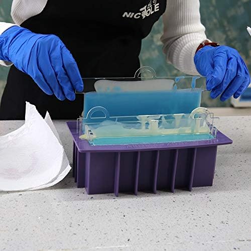 Renderizar sabonete molde de silicone com sabonete com ferramentas de separador e corte diy molde de sabão artesanal
