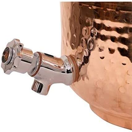 O dispensador de água de cobre pura artesanal de arte imperial, tanque de maconha de armazenamento 1 com 2 copos de copos de copos