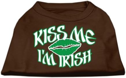 Beije -me, eu sou irlandesa scrprint cão camisa marrom