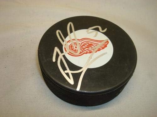 Jonathan Ericsson assinou Detroit Red Wings Hockey Puck Autograph PSA/DNA COA 1A - Pucks de NHL autografados